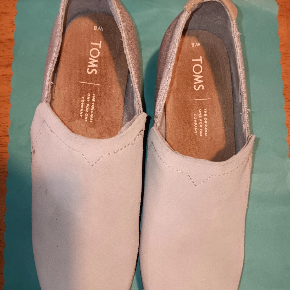 Toms Tan Flats Versatile Slip-On Shoes Sz 8